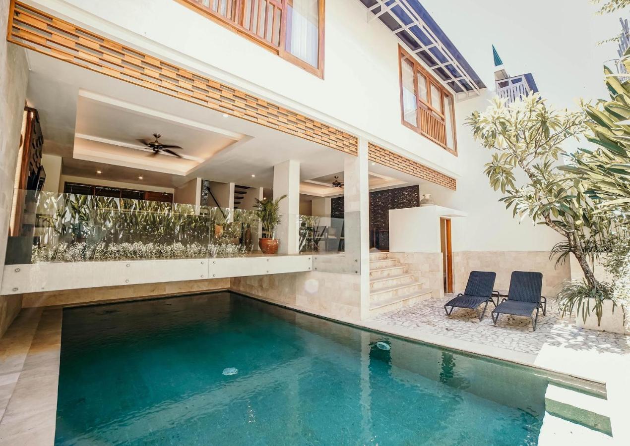 Villa Kayu Raja